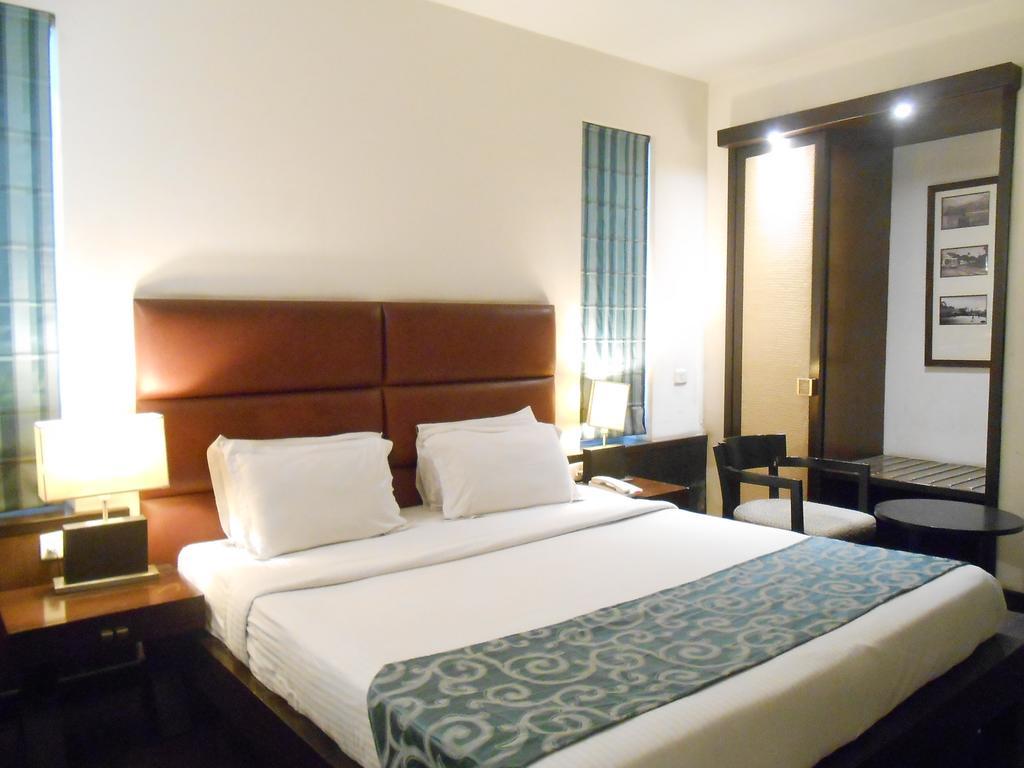 Hotel Metropole Колката Екстер'єр фото