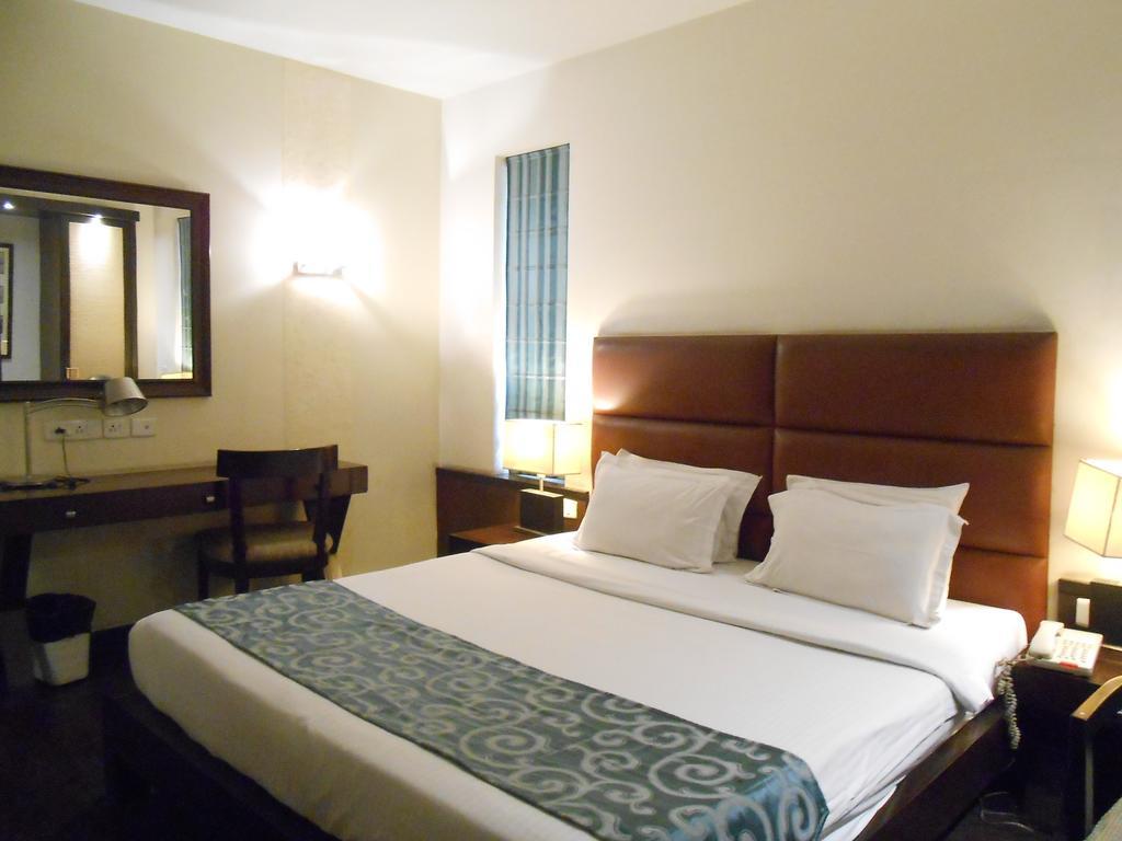 Hotel Metropole Колката Екстер'єр фото