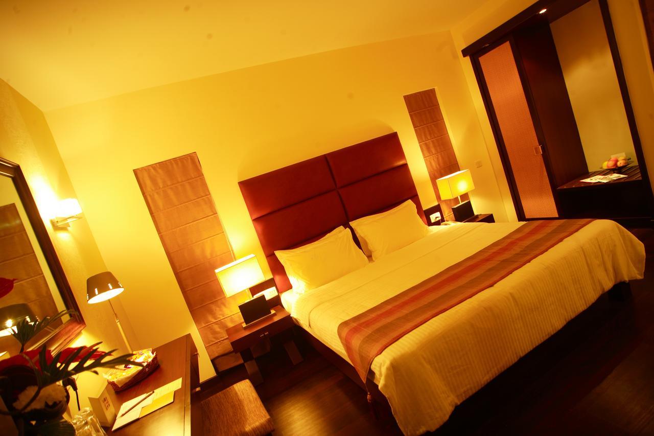 Hotel Metropole Колката Екстер'єр фото