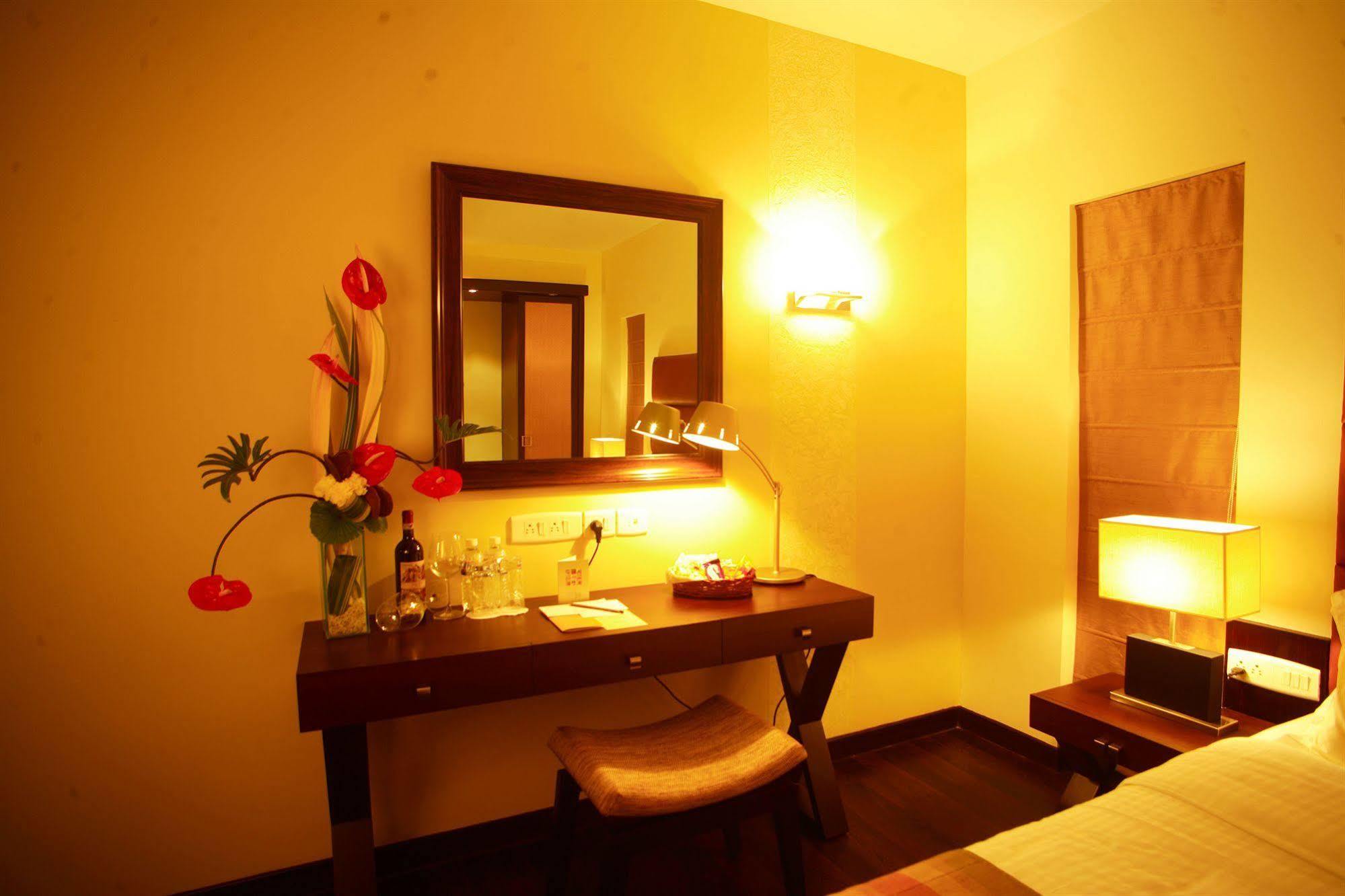 Hotel Metropole Колката Екстер'єр фото