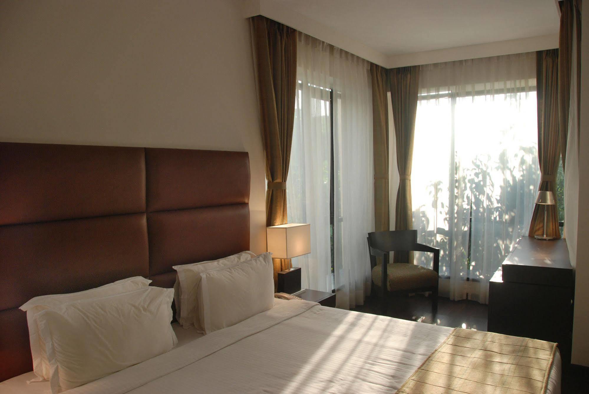 Hotel Metropole Колката Екстер'єр фото