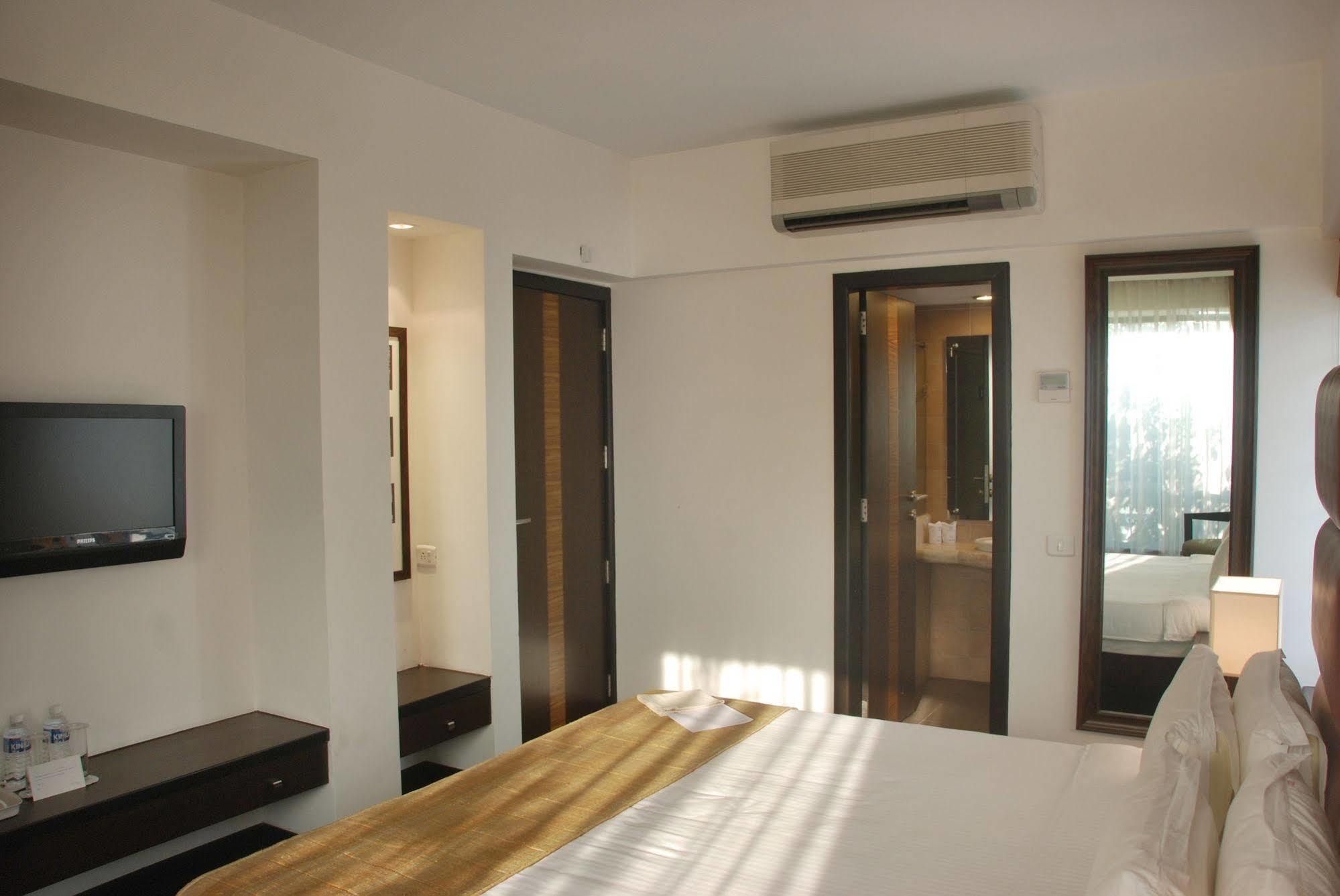 Hotel Metropole Колката Екстер'єр фото