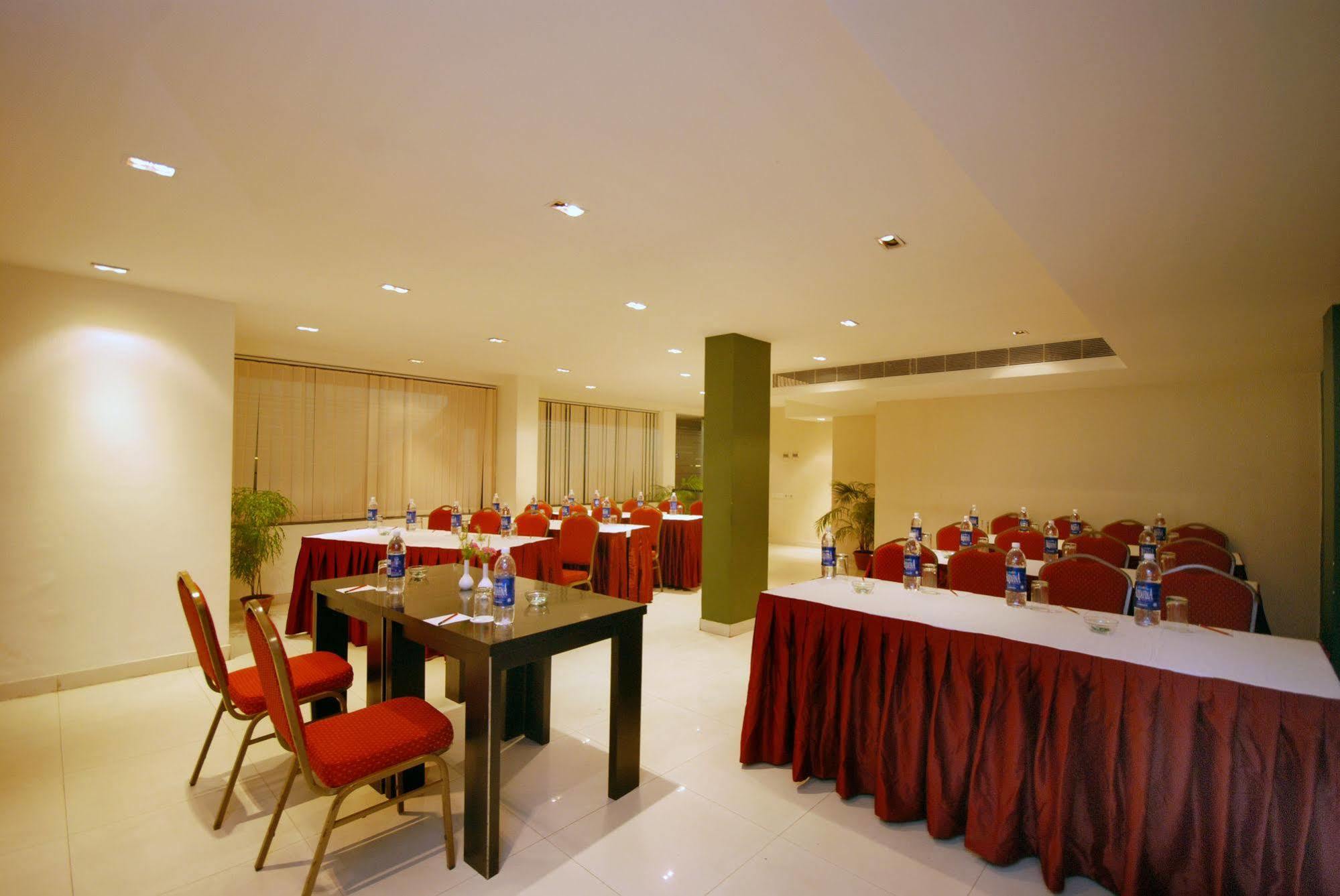 Hotel Metropole Колката Екстер'єр фото