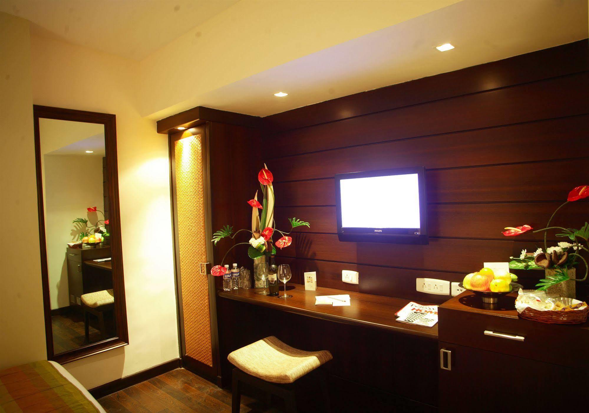 Hotel Metropole Колката Екстер'єр фото