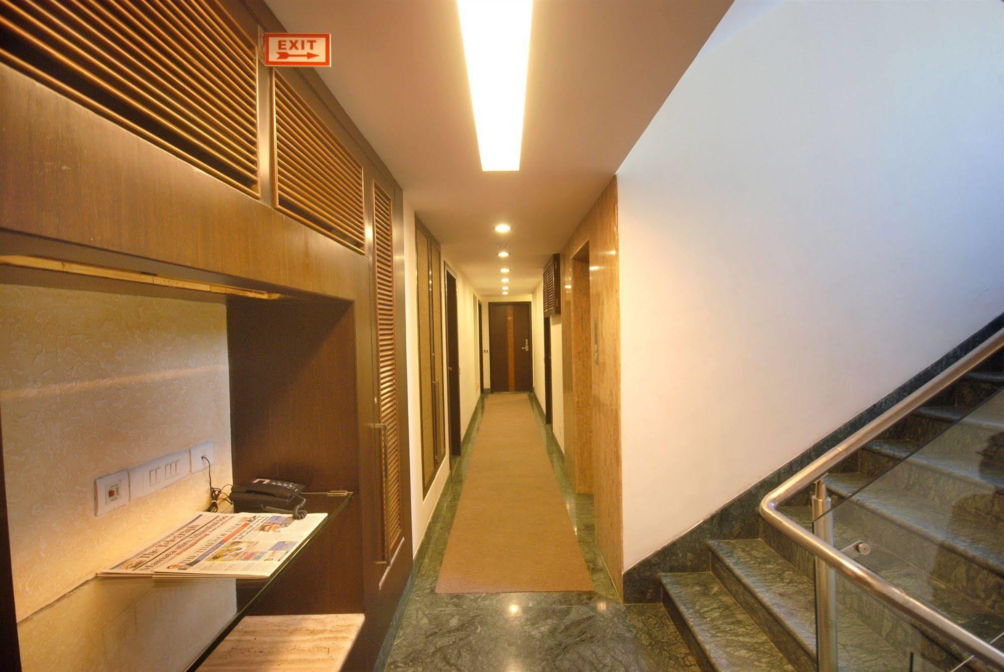 Hotel Metropole Колката Екстер'єр фото