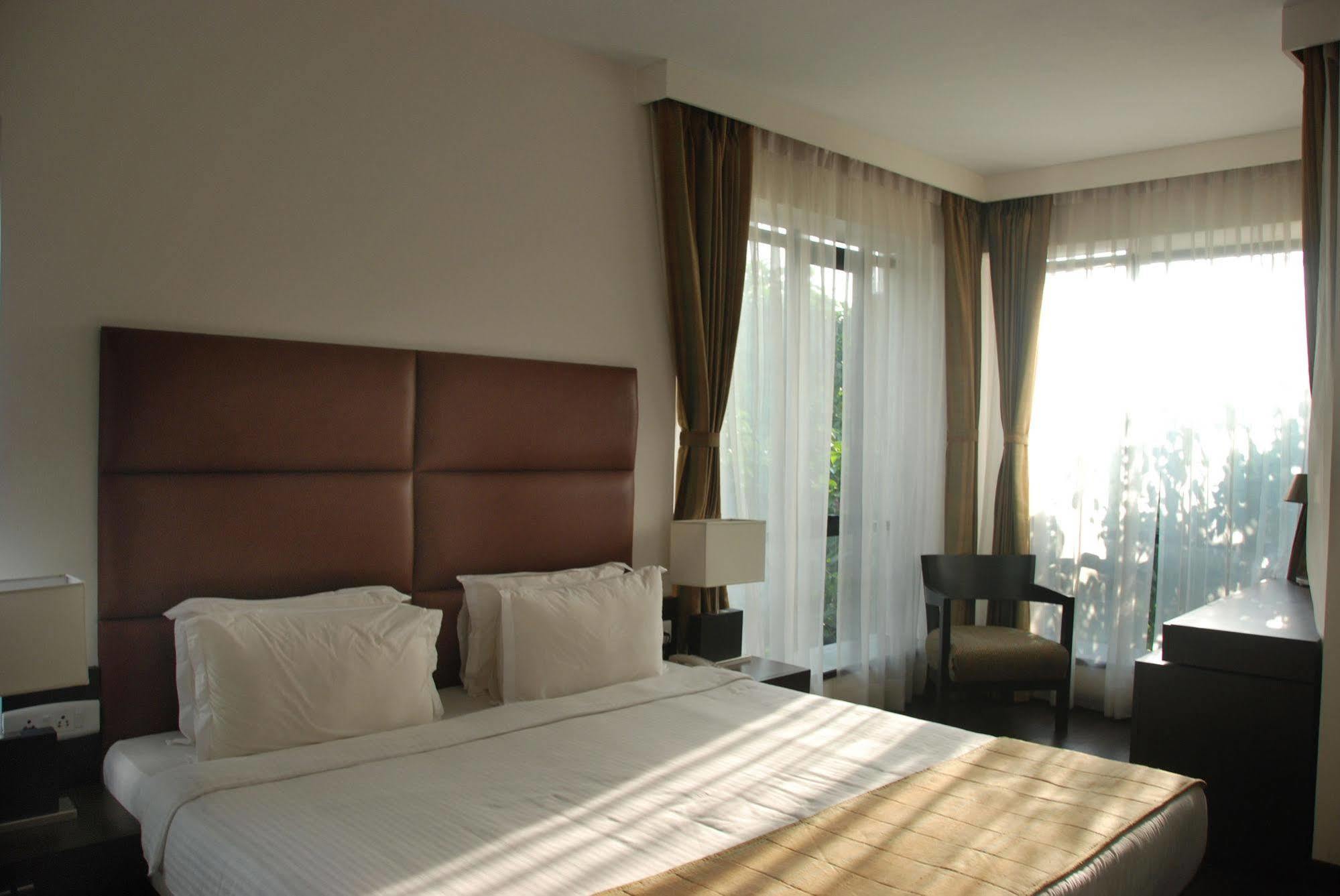 Hotel Metropole Колката Екстер'єр фото