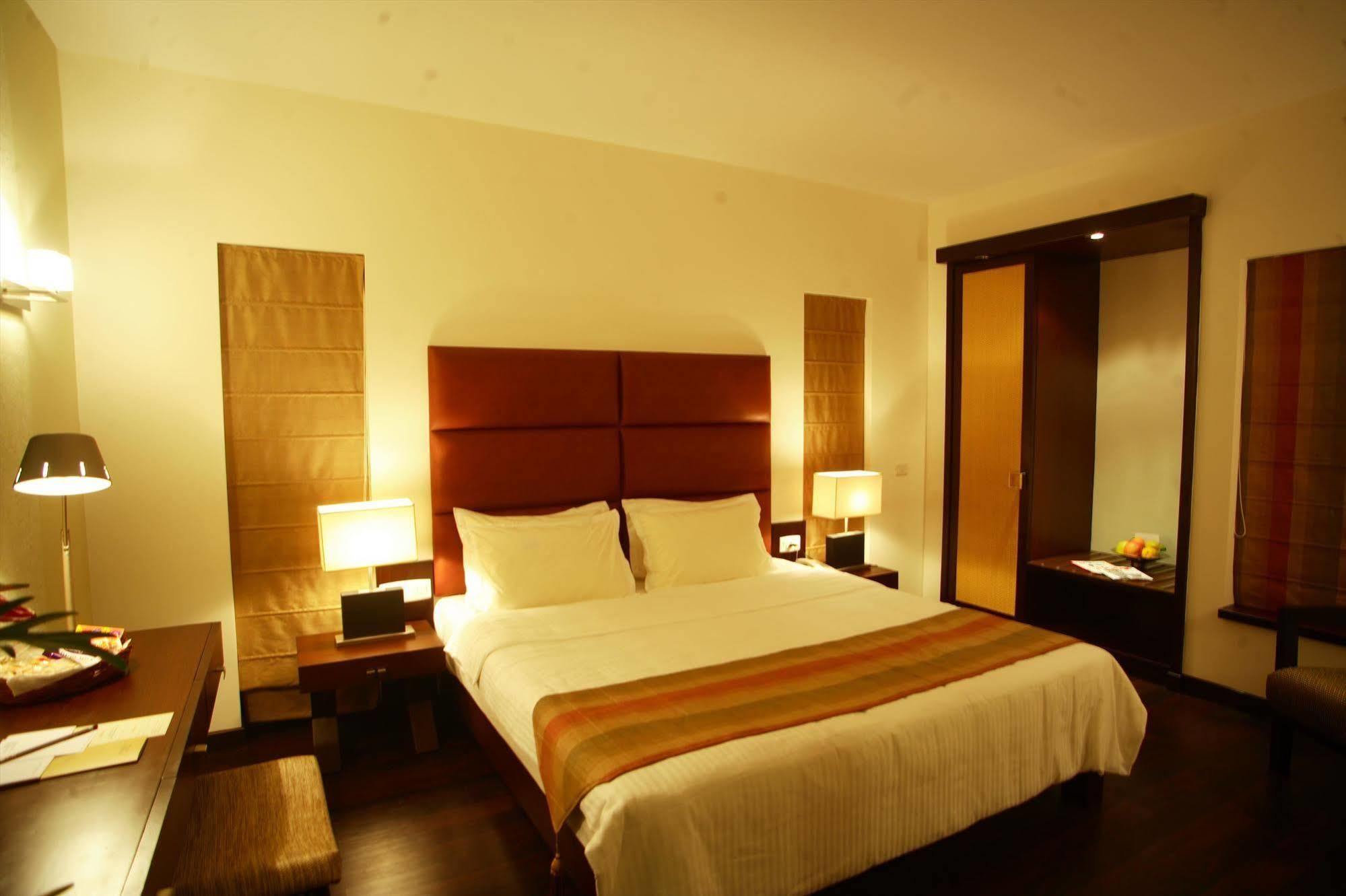Hotel Metropole Колката Екстер'єр фото