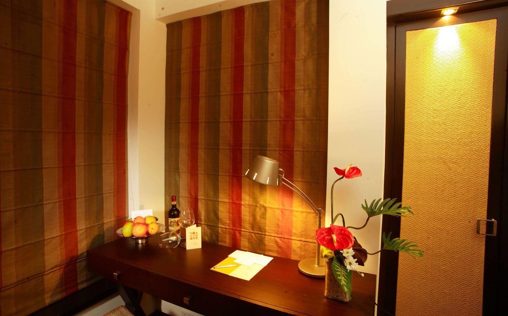 Hotel Metropole Колката Екстер'єр фото