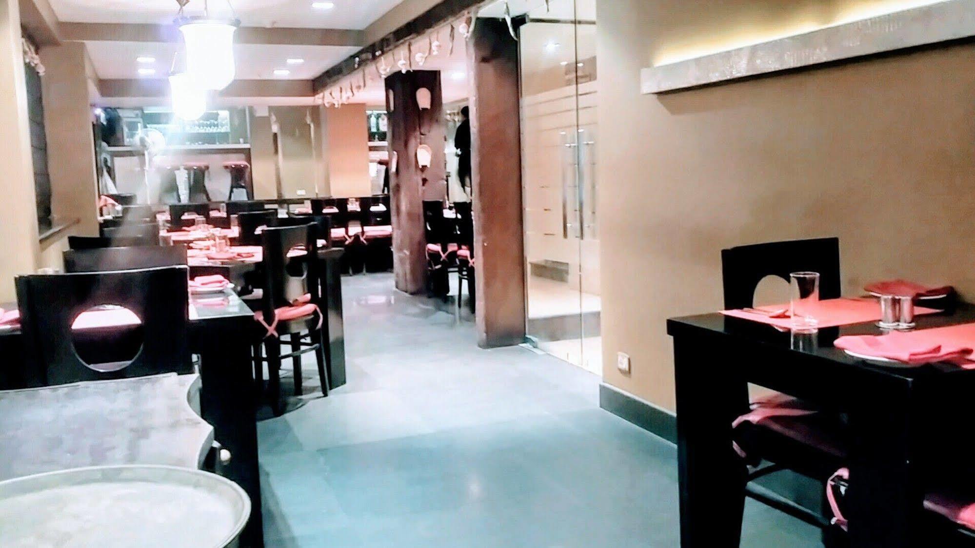 Hotel Metropole Колката Екстер'єр фото