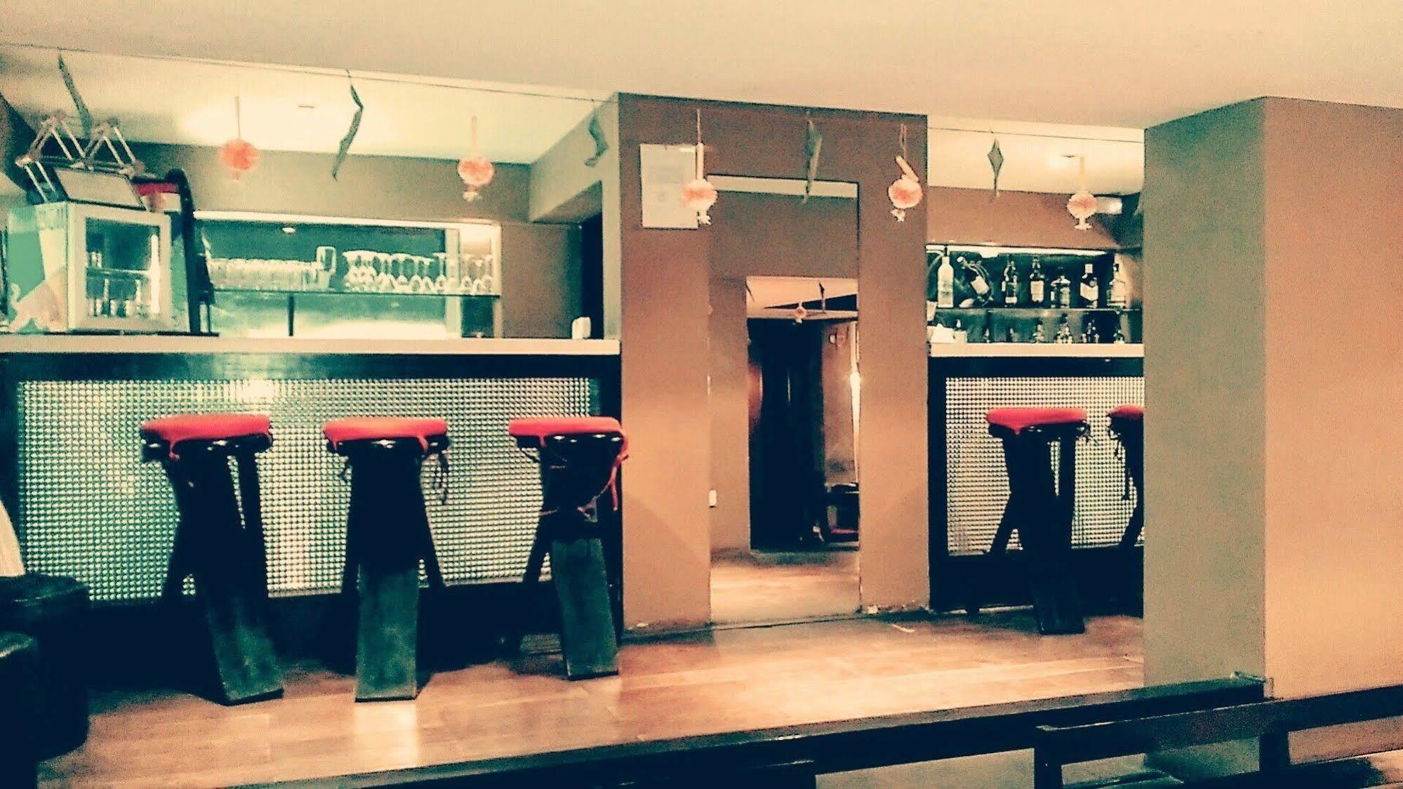 Hotel Metropole Колката Екстер'єр фото